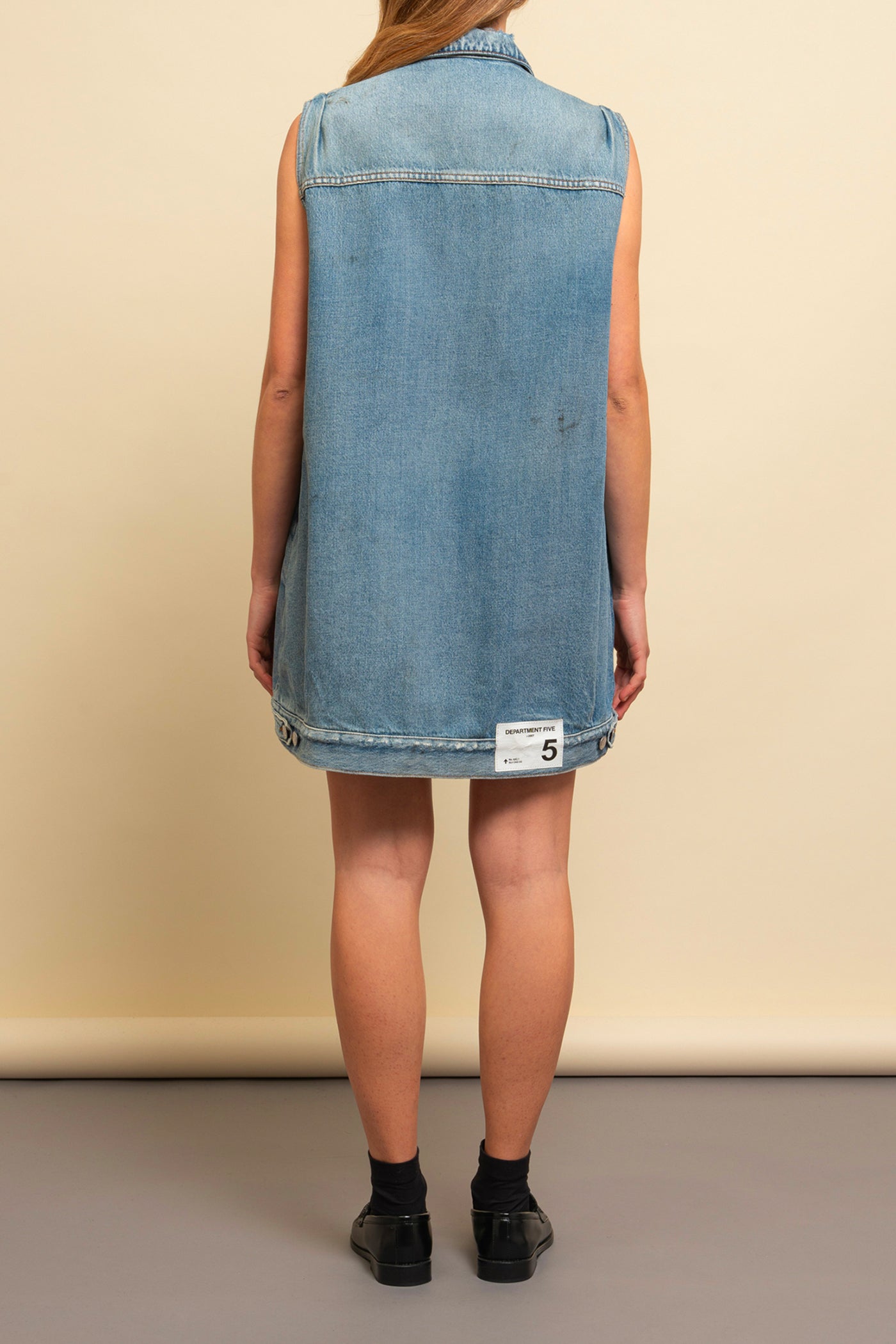 Mada abito-gilet corto in denim slegato