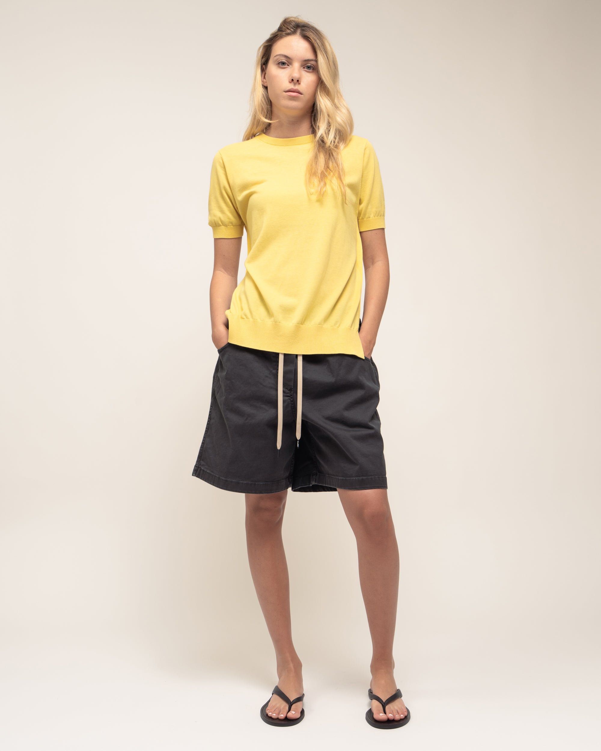 Swing maglia con apertura sulla schiena